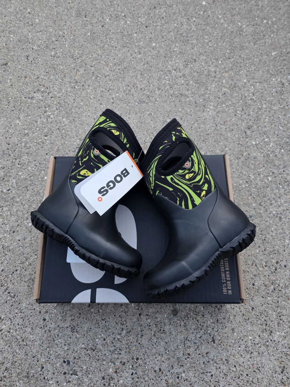 Bogs Insulated Black and Neon Green Waterproof Boots Boys 9K
